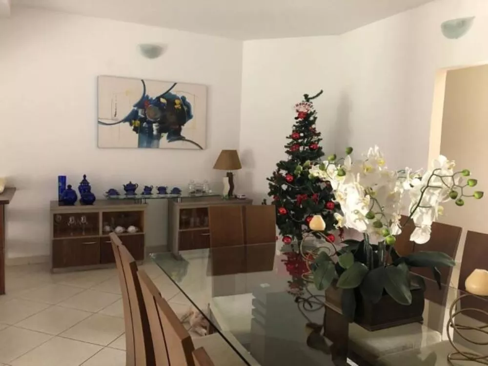 Casa à venda com 3 quartos, 420m² - Foto 1