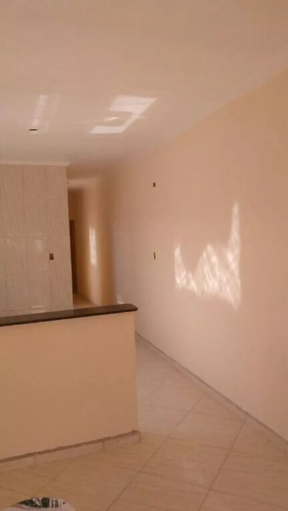 Casa à venda com 2 quartos, 68m² - Foto 1