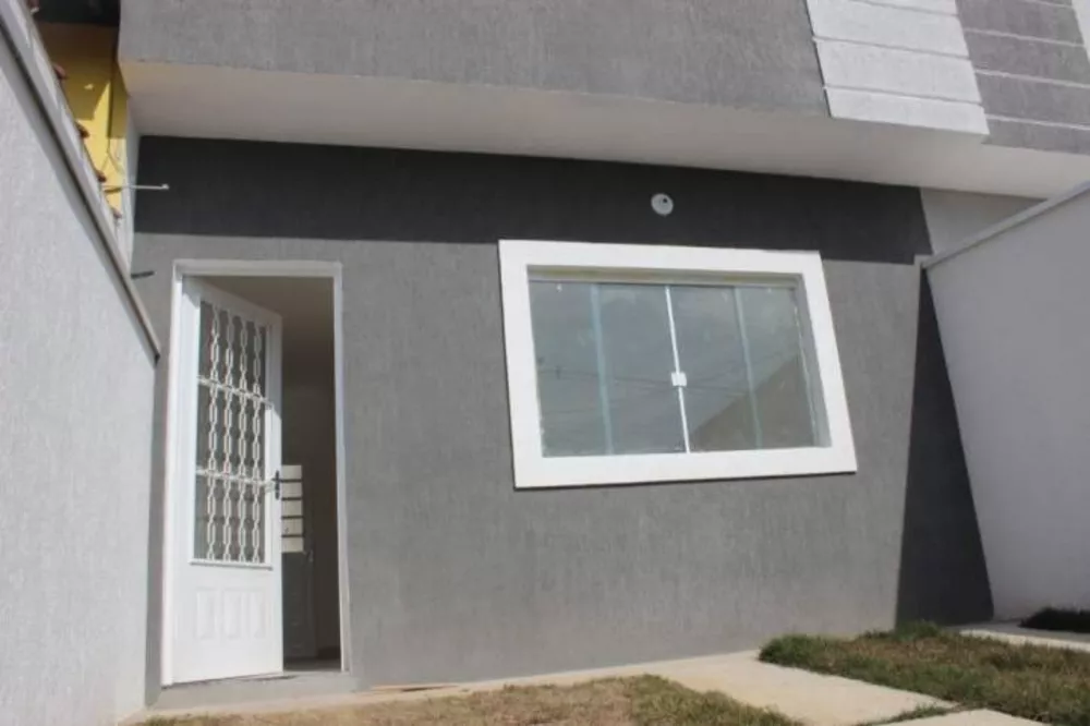 Casa à venda com 3 quartos, 75m² - Foto 1