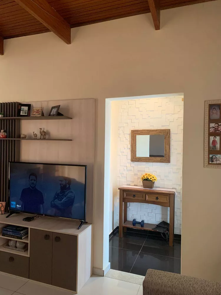 Casa à venda com 4 quartos, 300m² - Foto 4