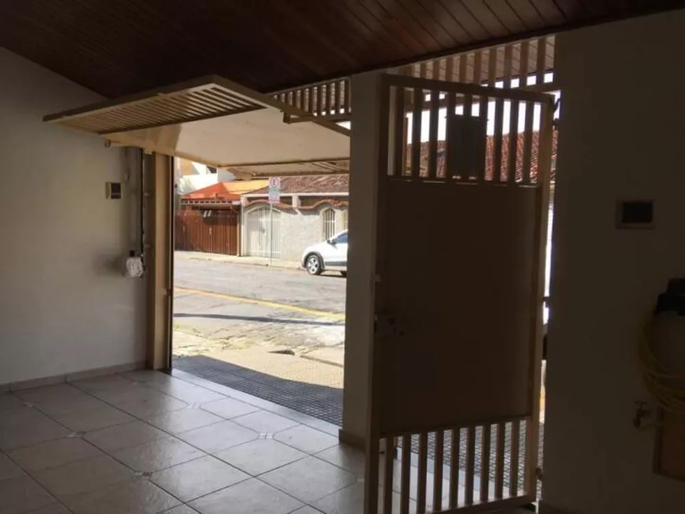 Casa à venda com 3 quartos, 128m² - Foto 1