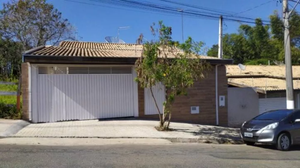 Casa à venda com 2 quartos, 100m² - Foto 1