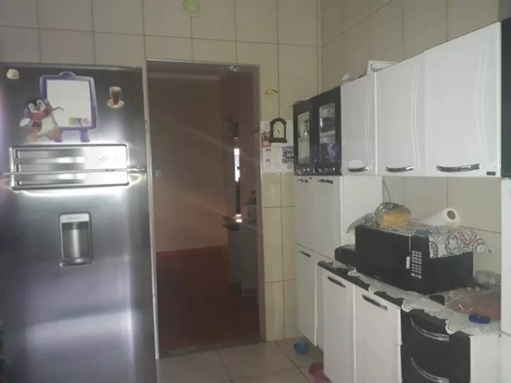 Casa à venda com 3 quartos, 230m² - Foto 1