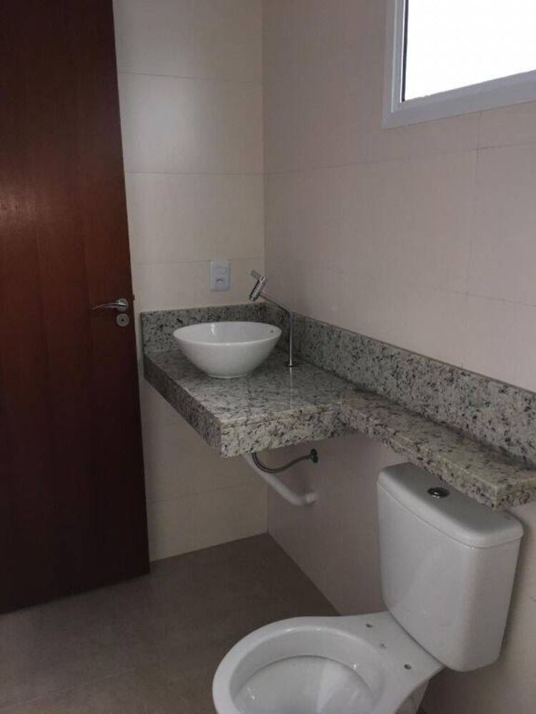 Casa à venda com 3 quartos, 100m² - Foto 4
