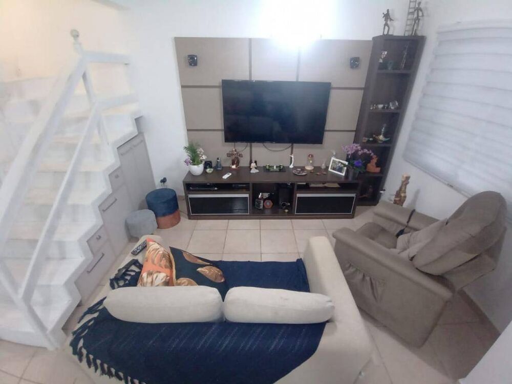 Casa à venda com 4 quartos, 125m² - Foto 1