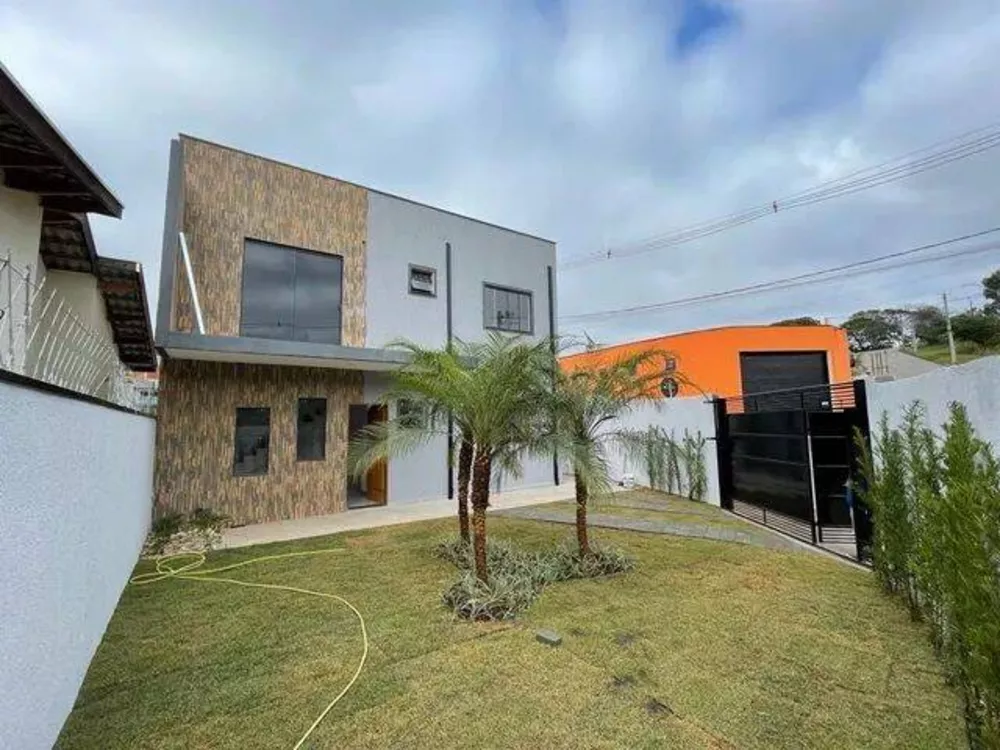 Casa à venda com 2 quartos, 140m² - Foto 1