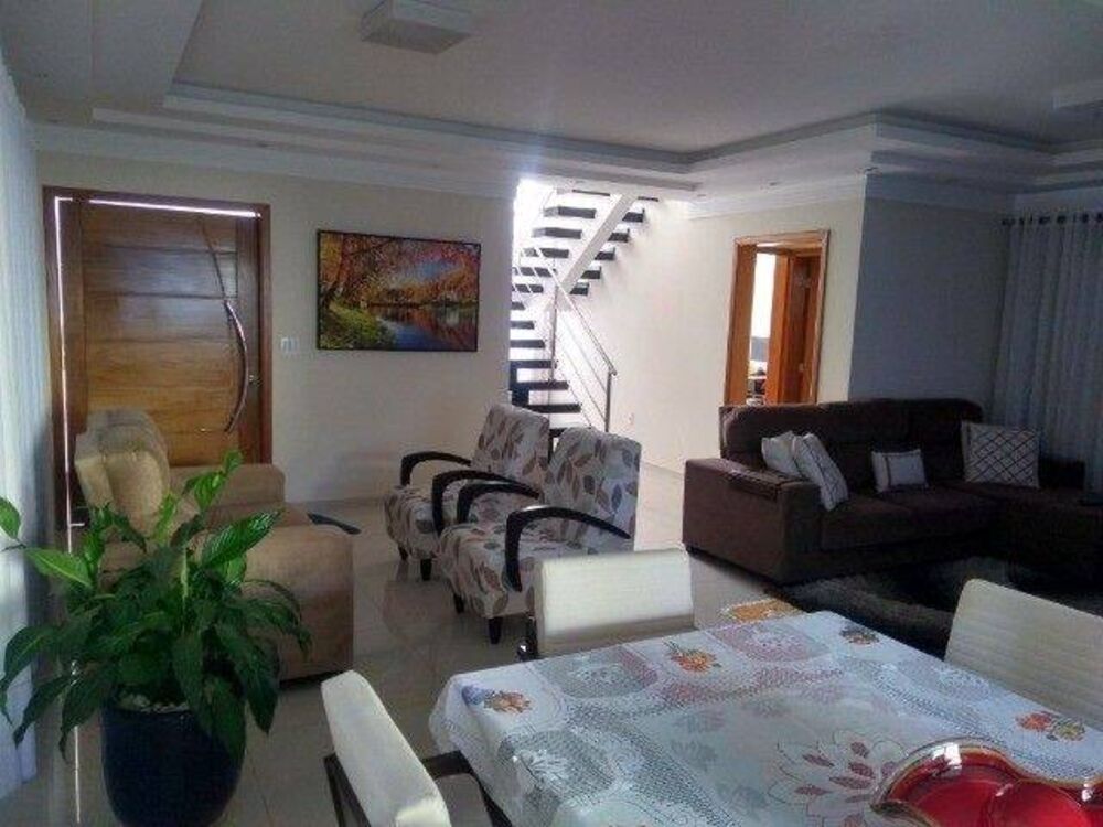 Sobrado à venda com 3 quartos, 255m² - Foto 1