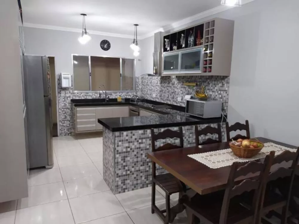 Sobrado à venda com 3 quartos, 200m² - Foto 4