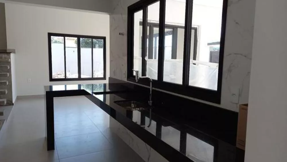 Casa à venda com 3 quartos, 225m² - Foto 2