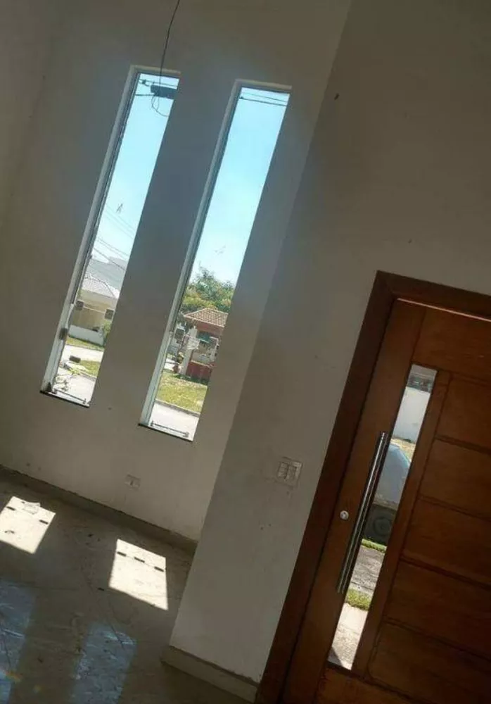 Casa à venda com 3 quartos, 166m² - Foto 1