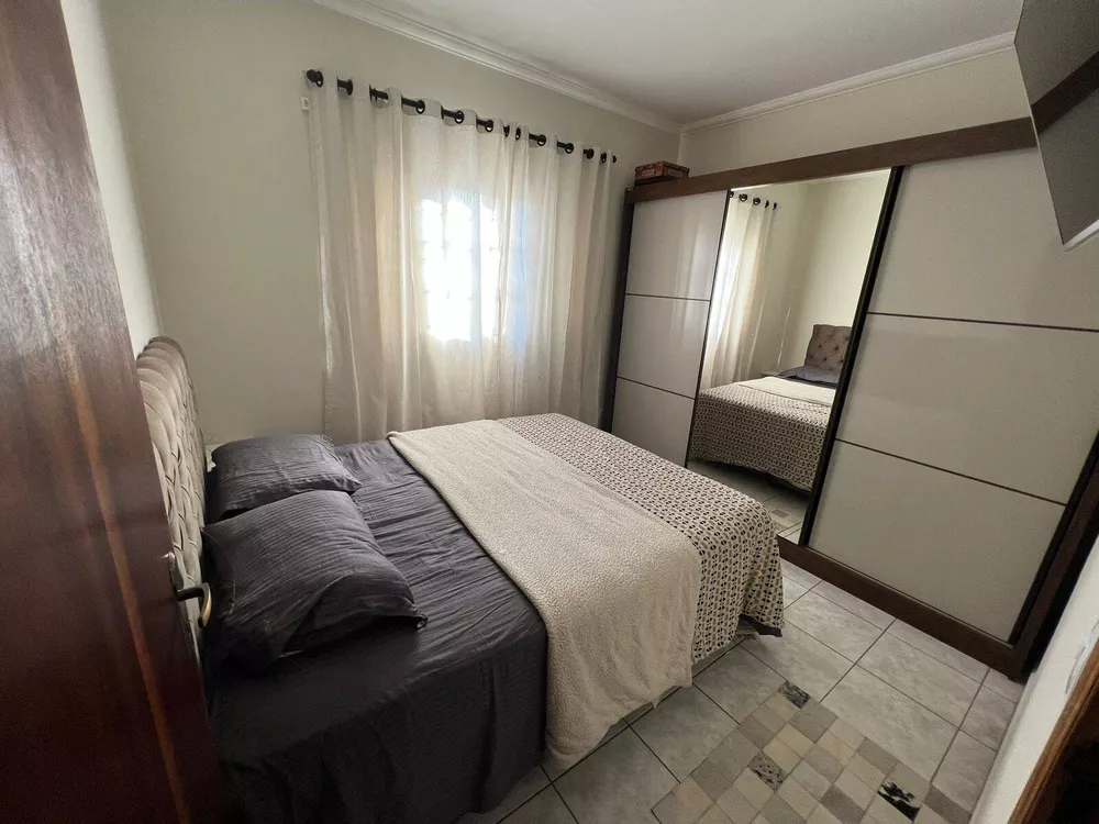 Casa à venda com 2 quartos, 136m² - Foto 1