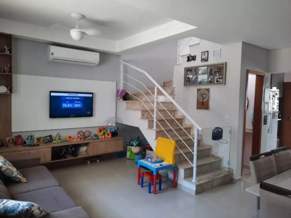 Sobrado à venda com 3 quartos, 100m² - Foto 1