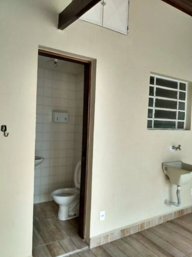 Casa à venda com 1 quarto, 150m² - Foto 2