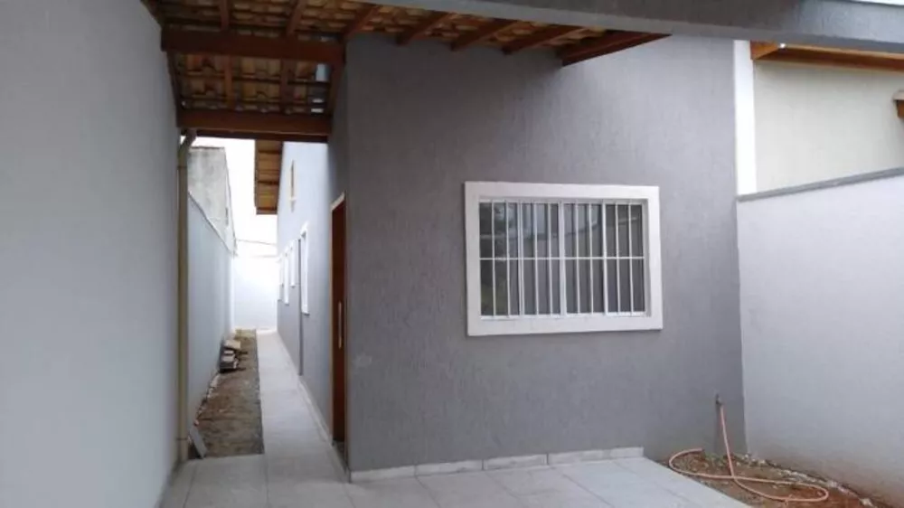 Casa à venda com 2 quartos, 75m² - Foto 1