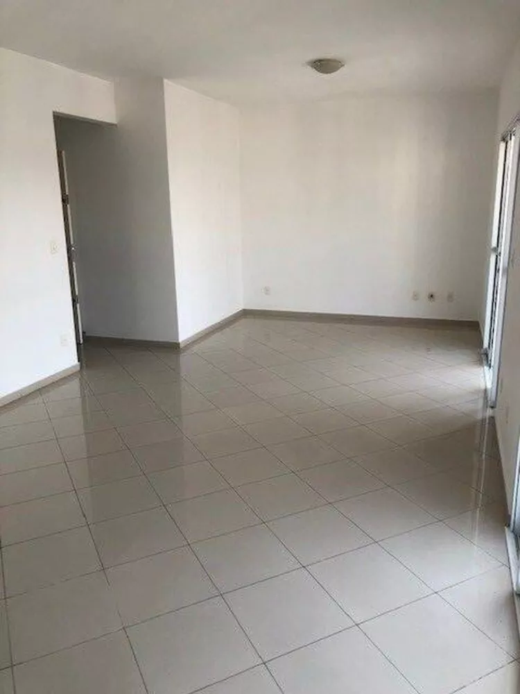 Apartamento à venda com 3 quartos, 100m² - Foto 2