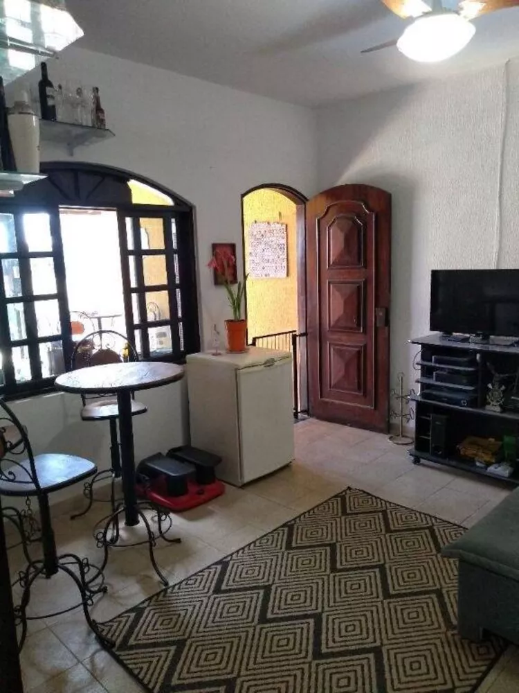 Casa à venda com 2 quartos, 90m² - Foto 2