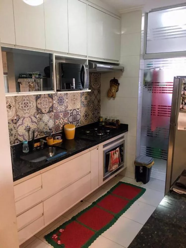 Apartamento à venda com 2 quartos, 72m² - Foto 4