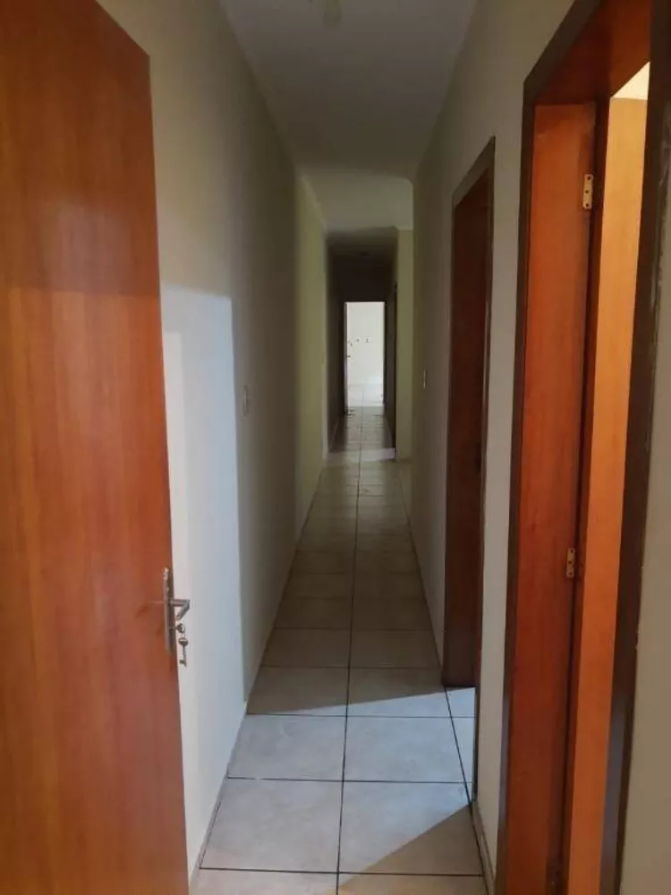 Casa à venda com 3 quartos, 360m² - Foto 4