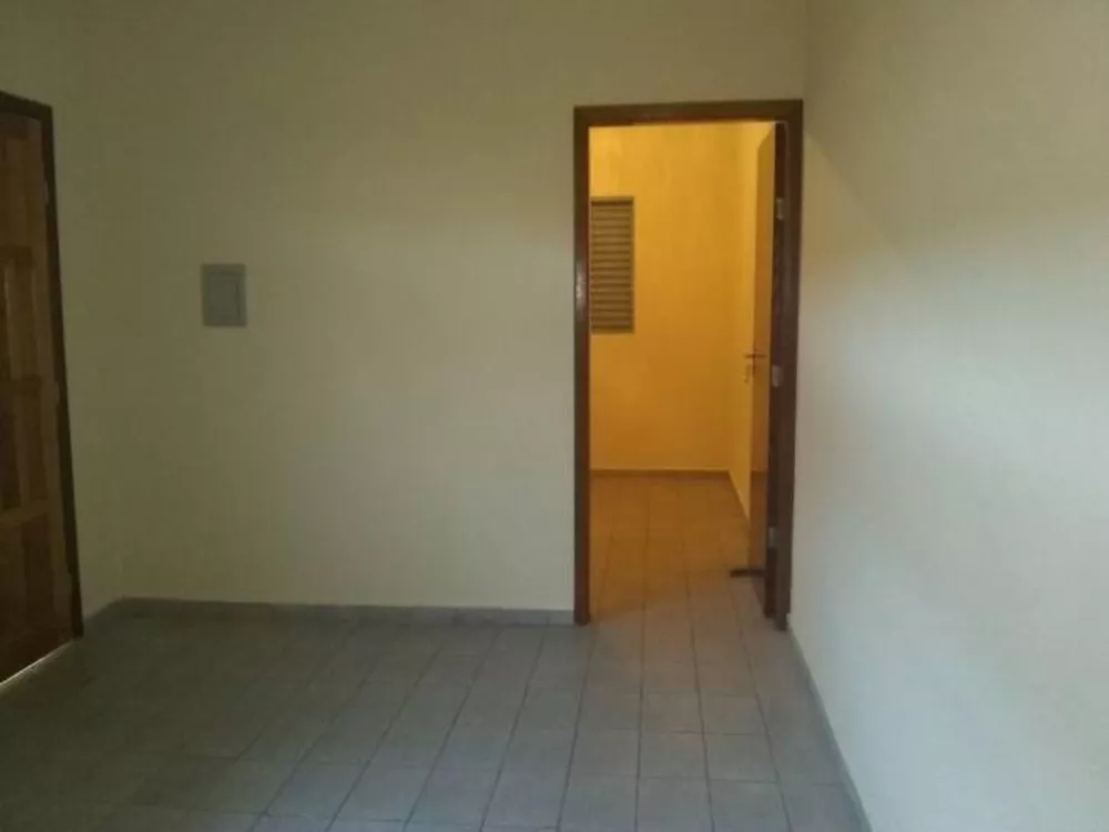 Casa à venda com 2 quartos, 130m² - Foto 2