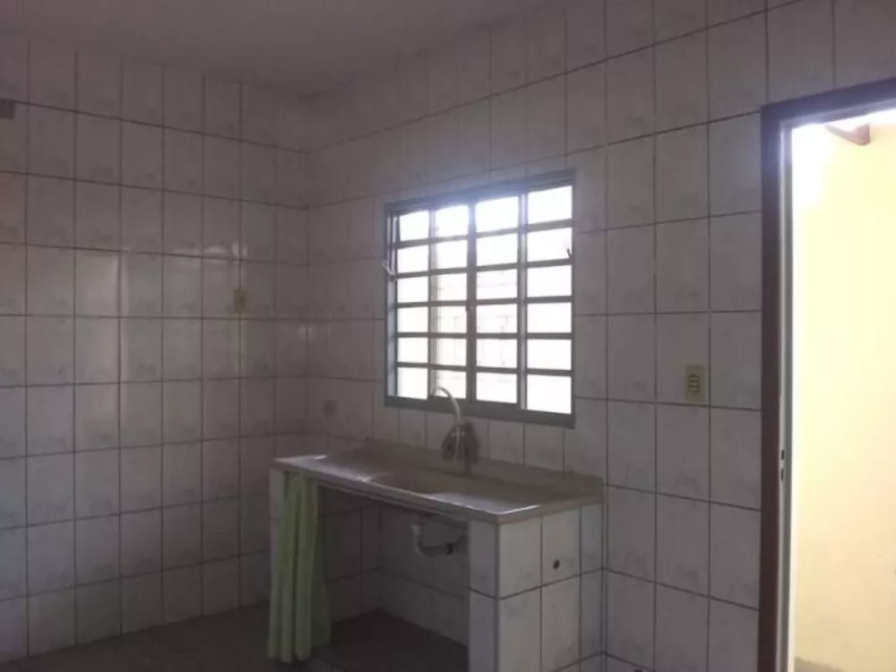 Casa à venda com 2 quartos, 130m² - Foto 3