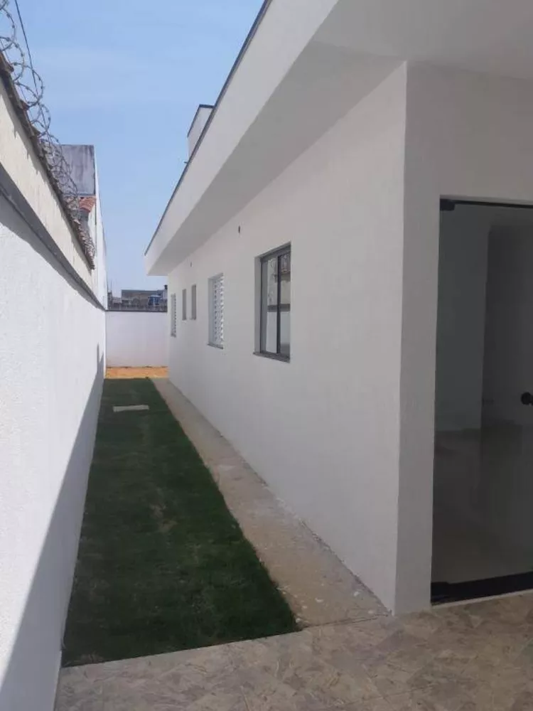 Casa à venda com 2 quartos, 70m² - Foto 5