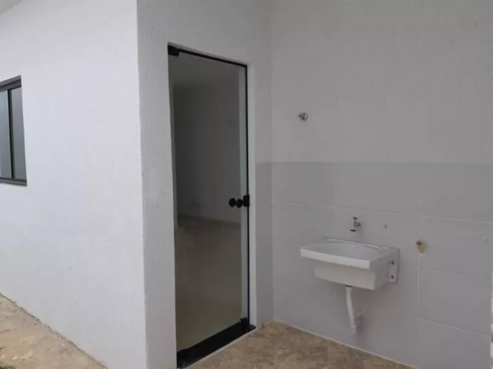 Casa à venda com 2 quartos, 70m² - Foto 4