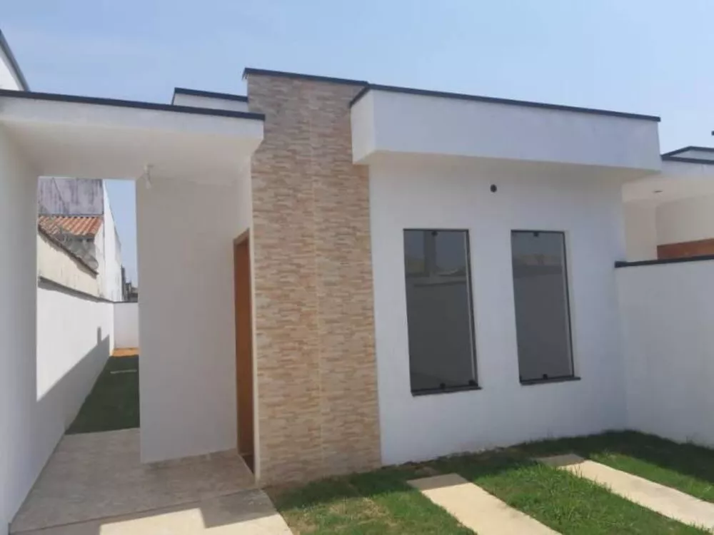 Casa à venda com 2 quartos, 70m² - Foto 1