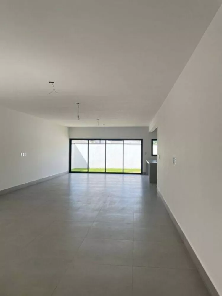 Casa à venda com 3 quartos, 230m² - Foto 4