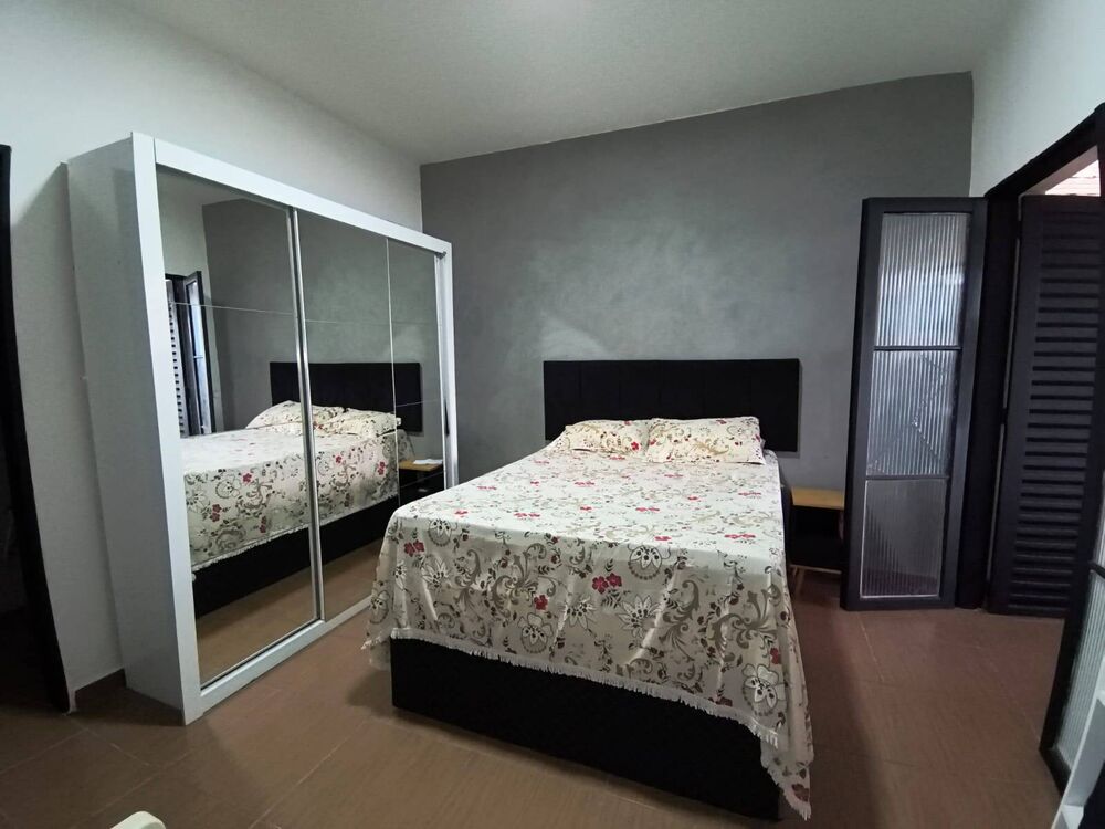 Casa para alugar com 4 quartos, 200m² - Foto 2