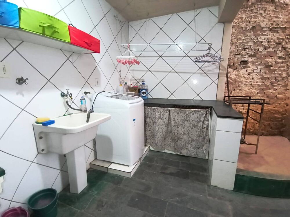 Casa para alugar com 4 quartos, 200m² - Foto 3