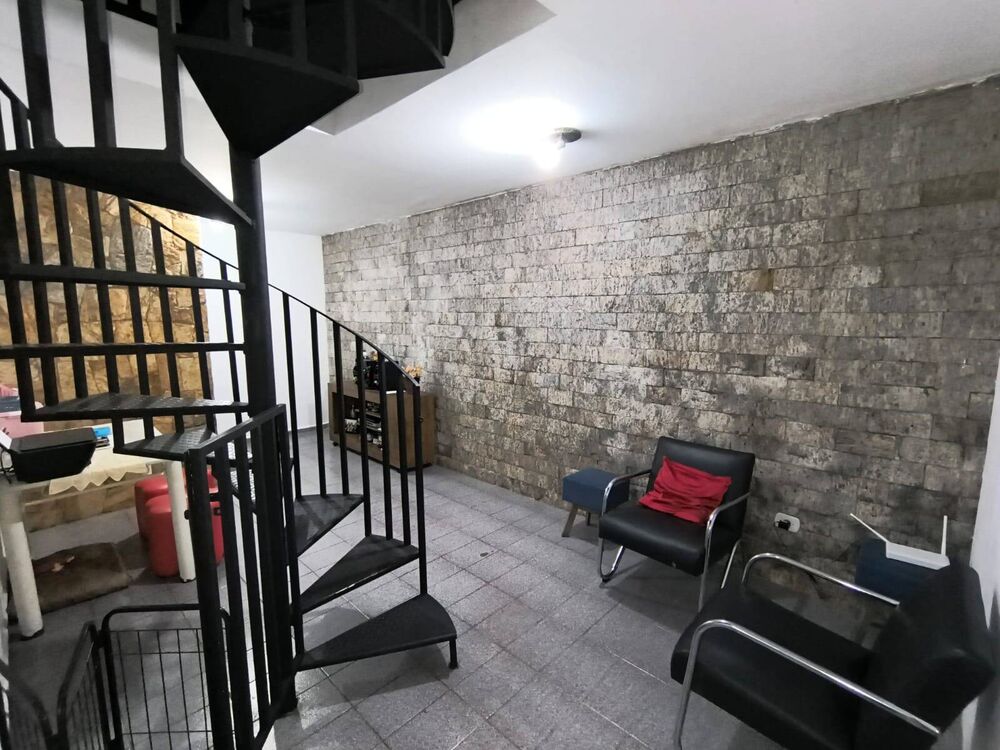 Casa para alugar com 4 quartos, 200m² - Foto 1