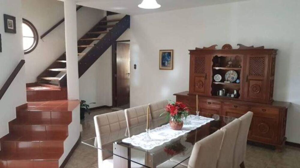 Casa à venda com 8 quartos, 440m² - Foto 1