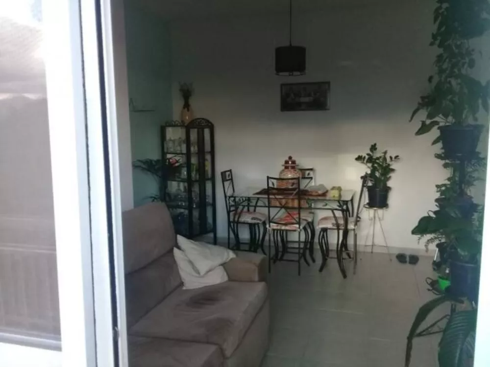 Apartamento à venda com 2 quartos, 64m² - Foto 2