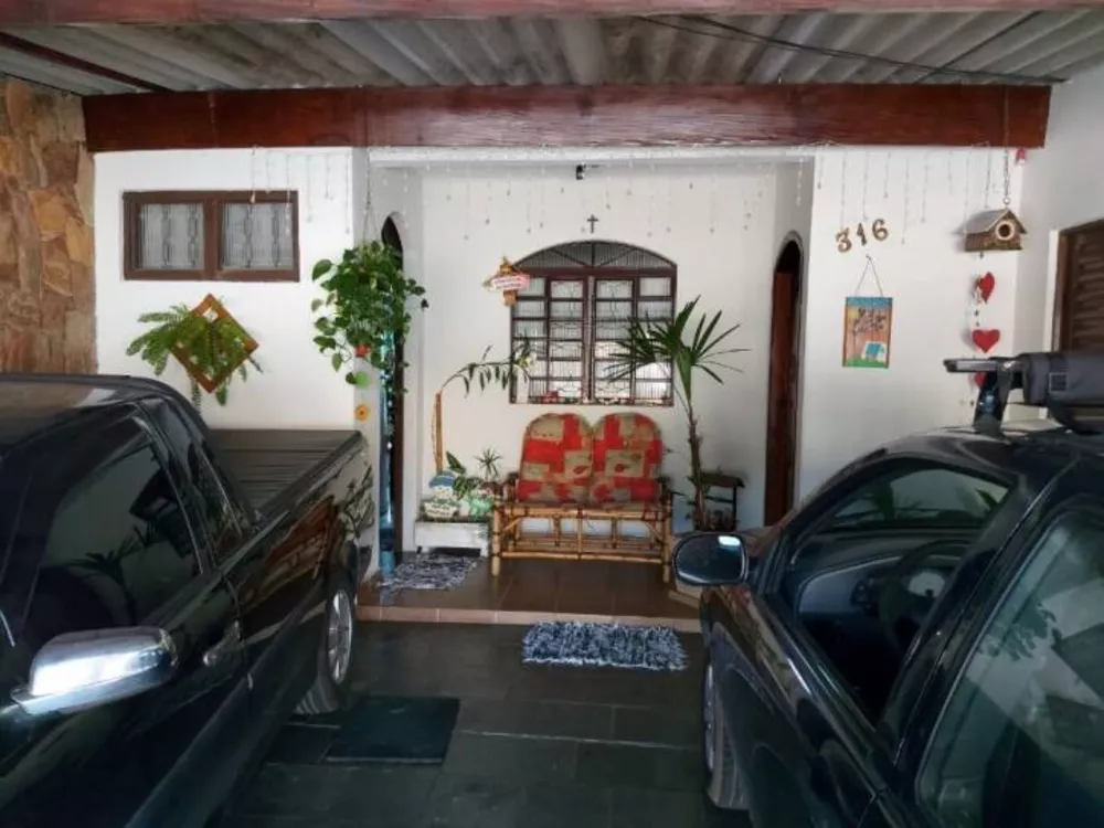 Casa à venda com 3 quartos, 190m² - Foto 1