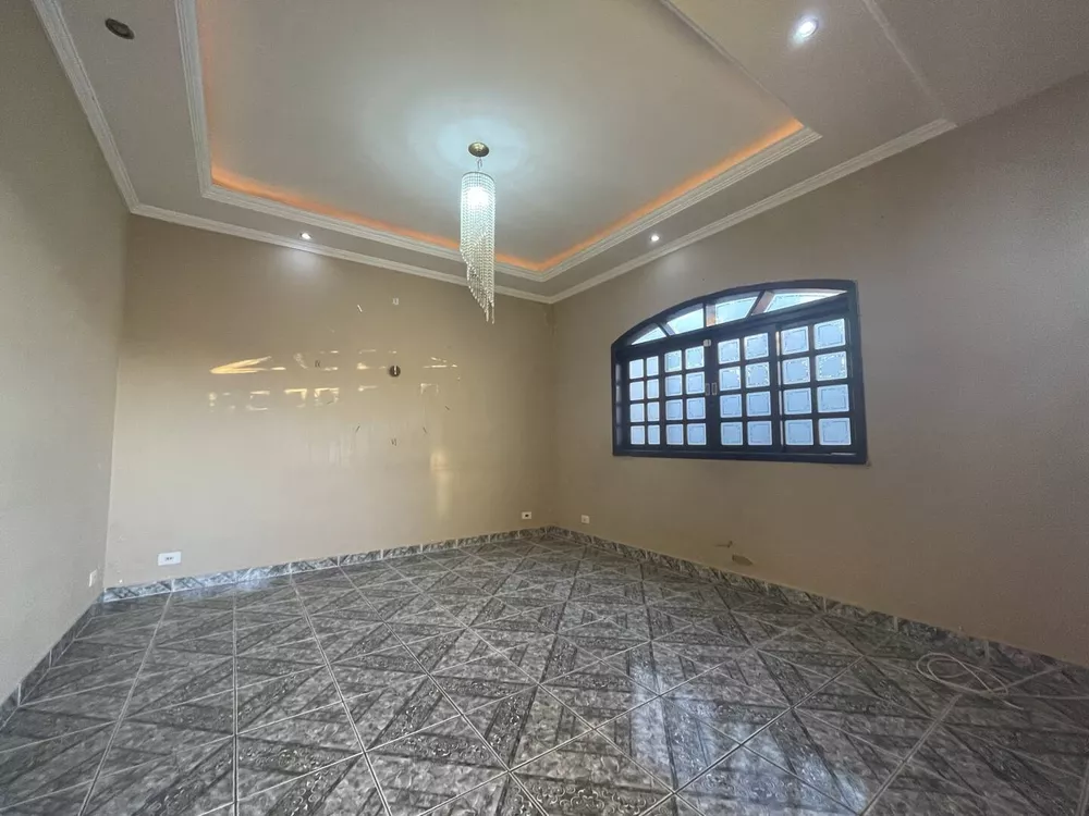 Casa à venda com 3 quartos, 250m² - Foto 2