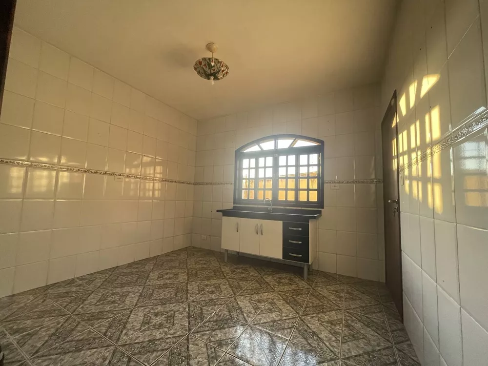 Casa à venda com 3 quartos, 250m² - Foto 4