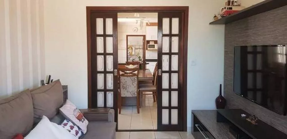 Casa à venda com 3 quartos, 207m² - Foto 2