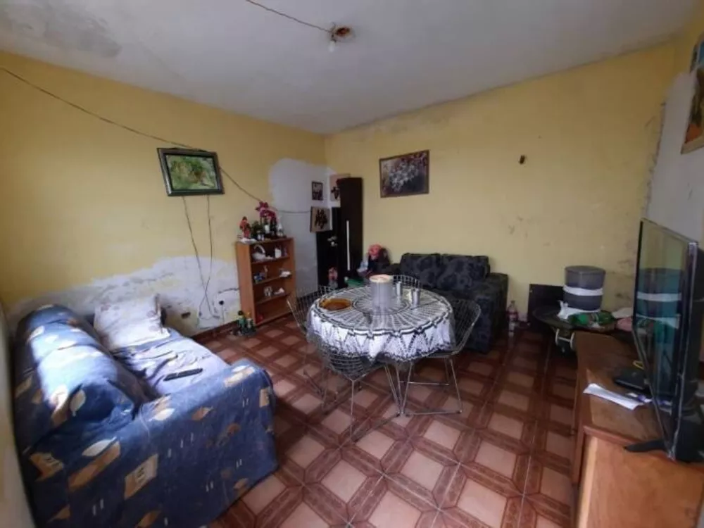 Casa à venda com 1 quarto, 330m² - Foto 2