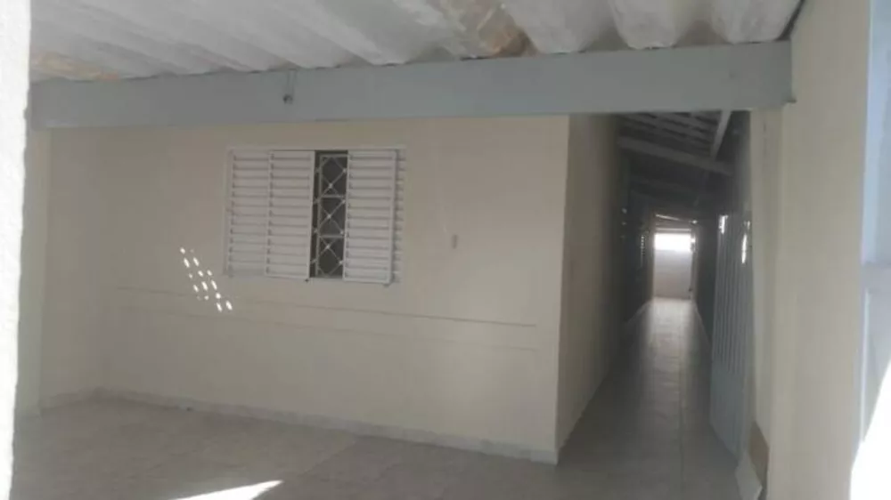 Casa à venda com 2 quartos, 120m² - Foto 1