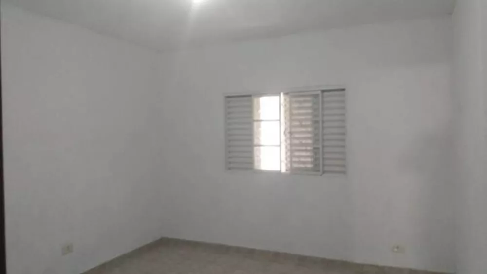 Casa à venda com 2 quartos, 120m² - Foto 2