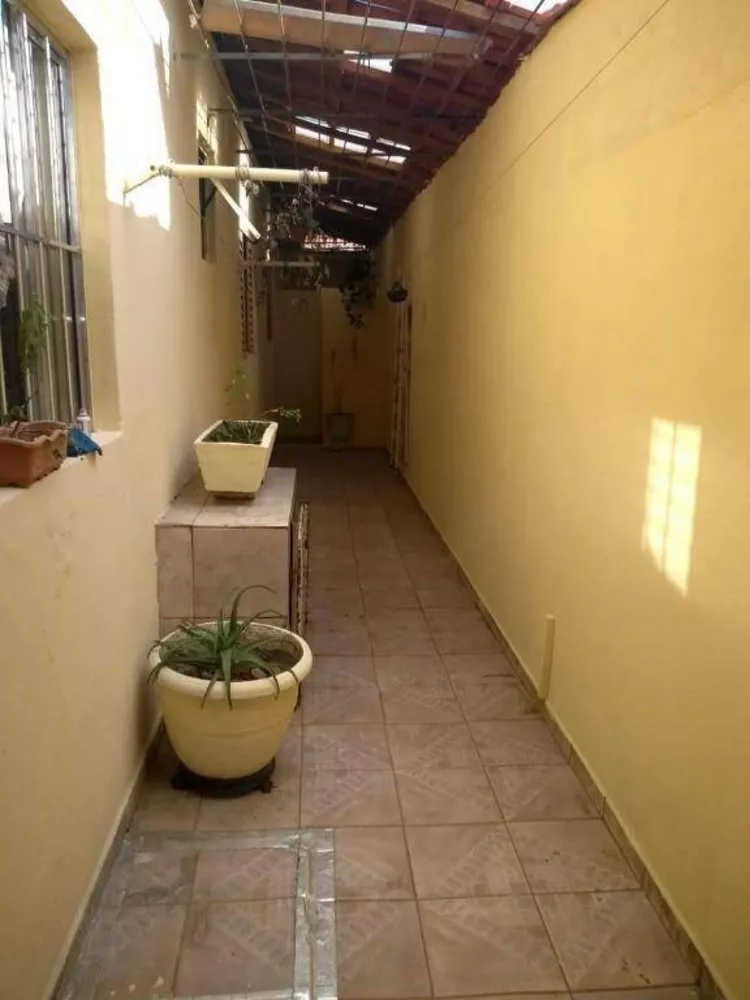 Casa à venda com 2 quartos, 120m² - Foto 2