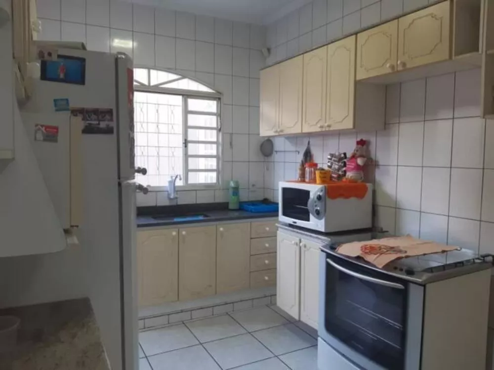 Casa à venda com 2 quartos, 154m² - Foto 4