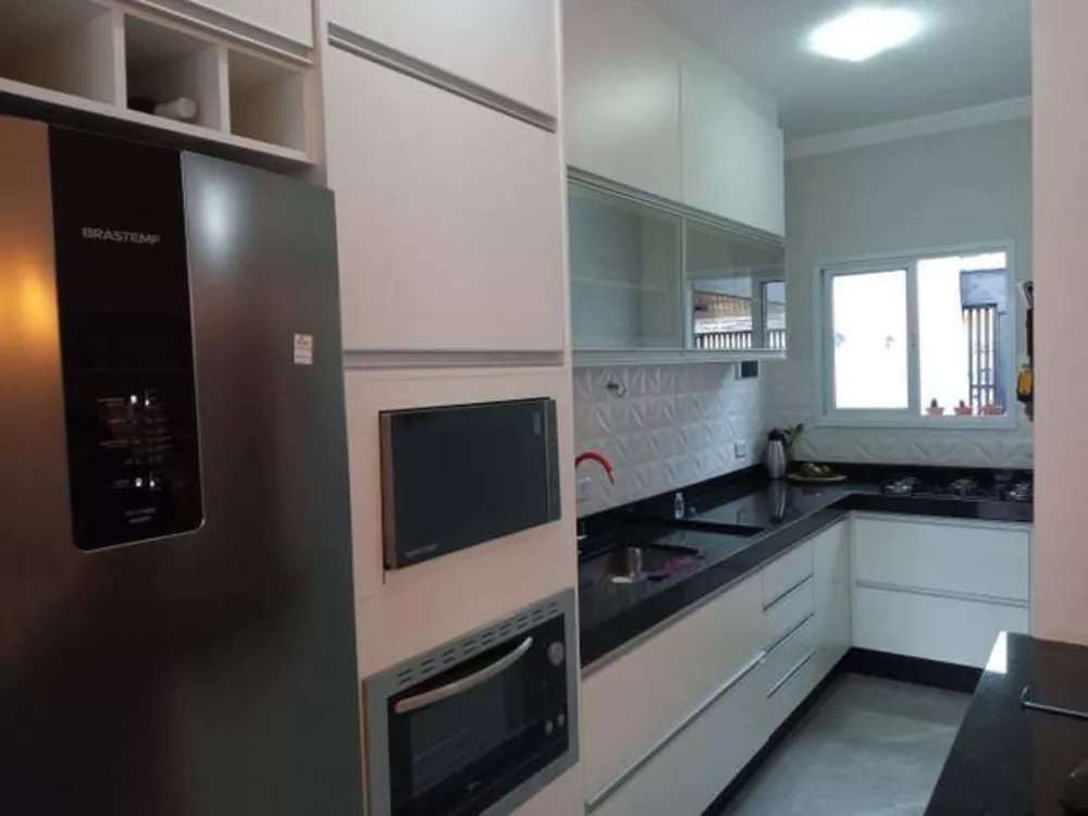 Casa à venda com 3 quartos, 100m² - Foto 4