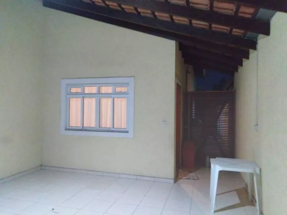 Casa à venda com 2 quartos, 84m² - Foto 2