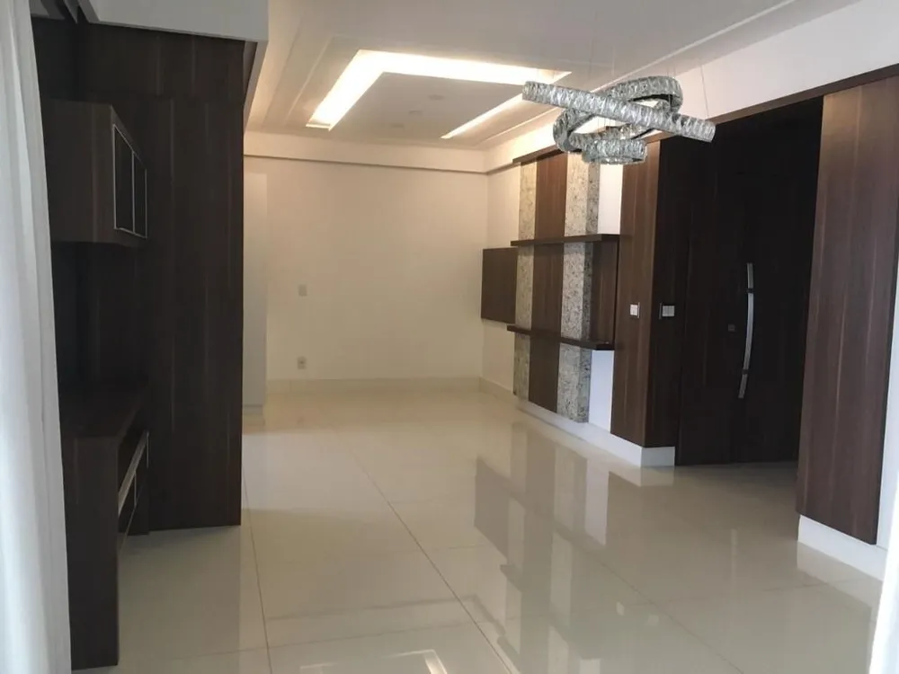Apartamento, 3 quartos, 240 m² - Foto 2