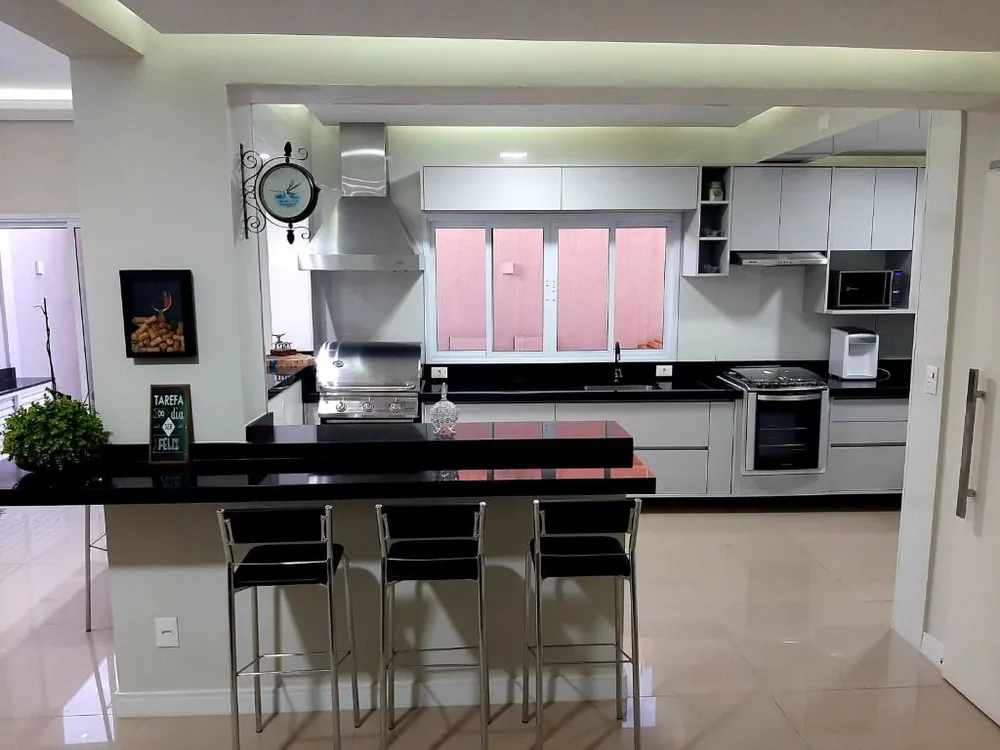 Casa, 3 quartos, 258 m² - Foto 1