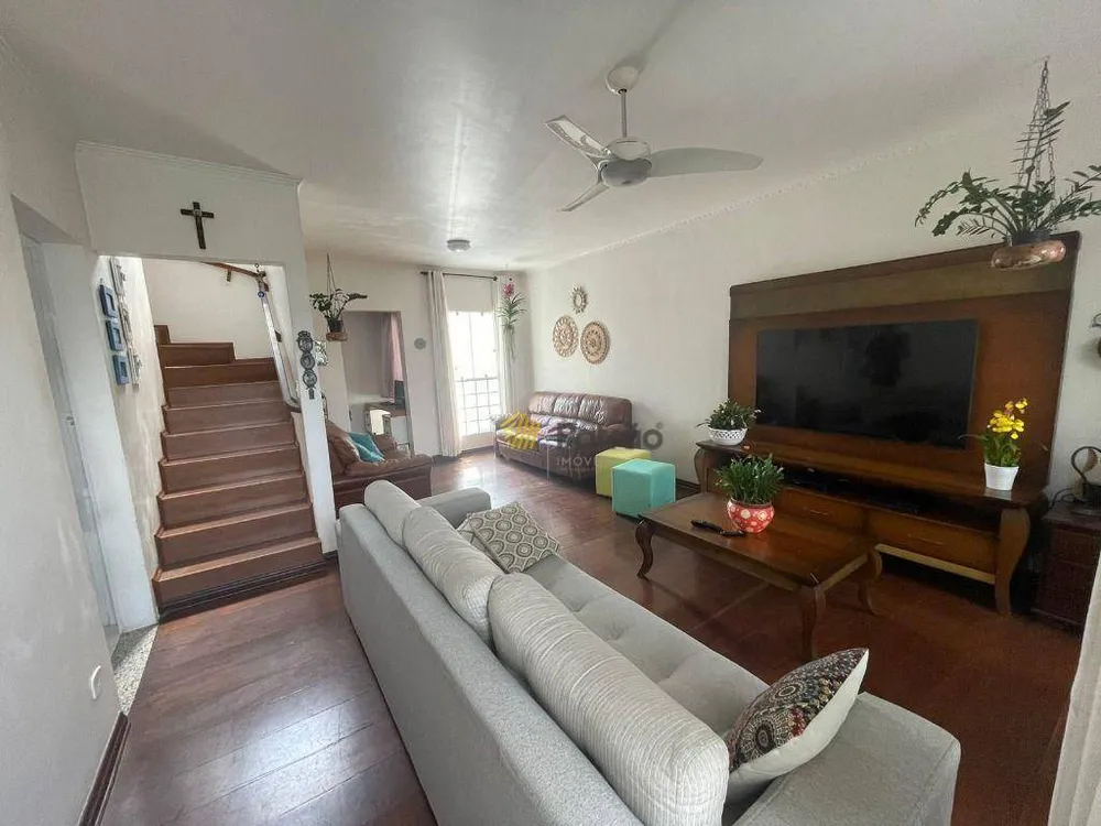 Sobrado, 4 quartos, 237 m² - Foto 1