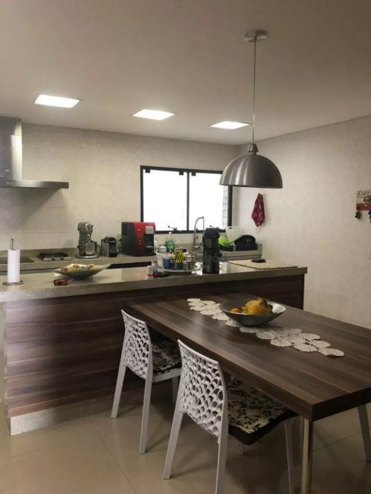 Apartamento à venda com 3 quartos, 225m² - Foto 1