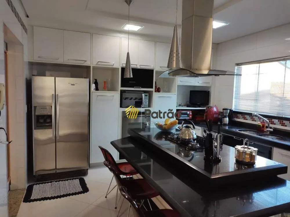 Sobrado, 3 quartos, 475 m² - Foto 1