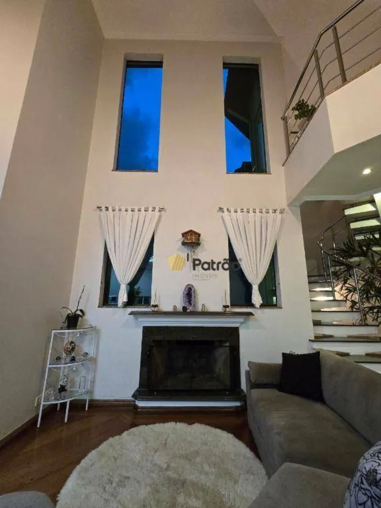 Casa, 4 quartos, 370 m² - Foto 1